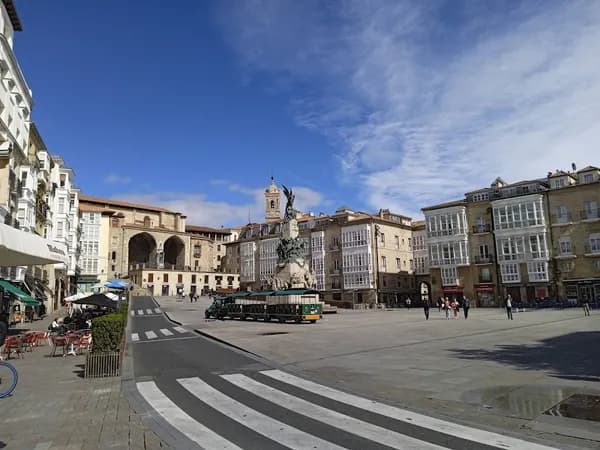 Virgen Blanca Plaza