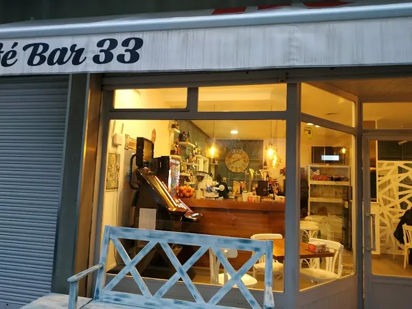 Café Bar 33