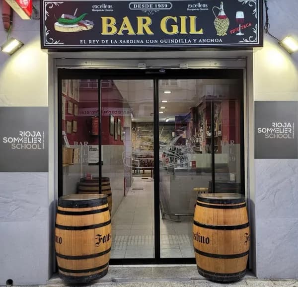BAR GIL ( EL REY DE LA SARDINA CON GUINDILLA Y ANCHOA) 🌞 REPSOL